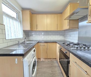 3 bedroom end of terrace house to rent - Photo 4