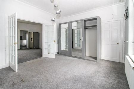 3 bedroom flat to rent - Photo 5