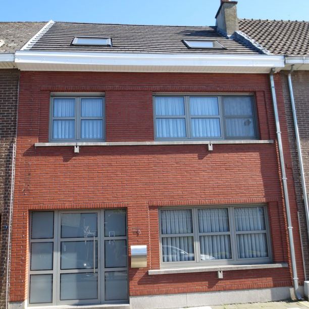 Ruime zuid gerichte gezinswoning. - Photo 1