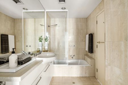 28/211 Wellington Parade South, East Melbourne VIC 3002 - Apartment For Rent | Domain - Photo 3