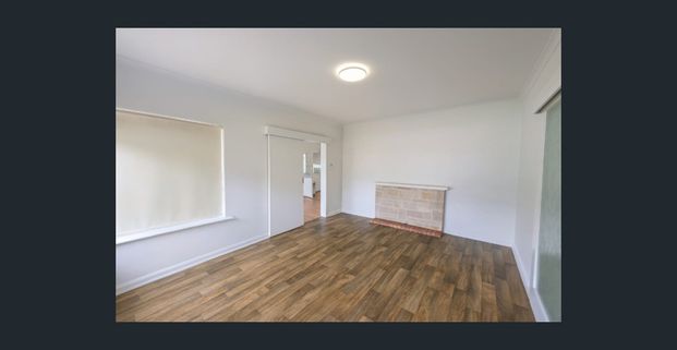 Say Hi to a SPACIOUS 3-BEDROOM HOME IN PARADISE – 4 CAR PARKING BIG POTENTIAL - Photo 1