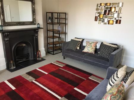 1 bedroom in a house share to rent - Photo 2