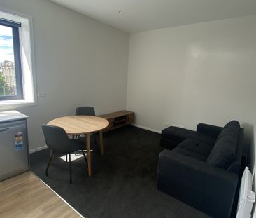 Modern 1-bedroom apartment on Queens Gardens. - Photo 3