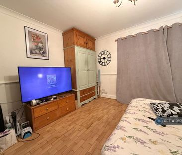 1 bedroom in a flat share to rent - Photo 4