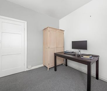 Brant Houses, Greenwich, SE10, London - Photo 3
