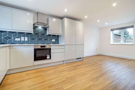 Semi-detached energy efficient home with driveway - Photo 3