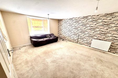 5 bedroom detached house to rent - Photo 2