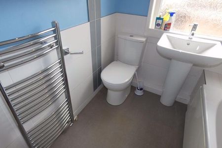 2 bedroom terraced house to rent - Photo 5