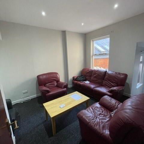 Flat 2-16b Wellesley Avenue, Belfast, BT9 6BY - Photo 1