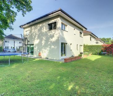 Villa jumelée par les garages - Photo 1