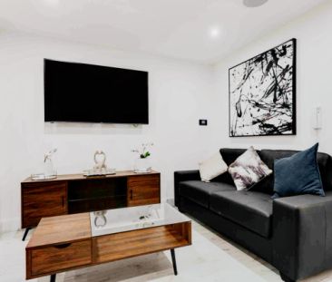 6 Beds 4 Baths - Photo 1