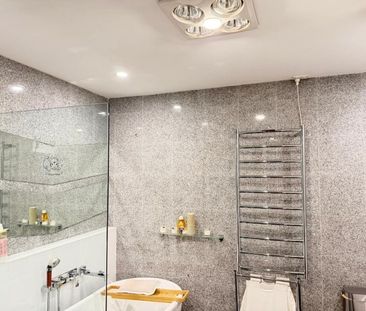 Fabulous Fully Furnished Garden Apartment In Ideal Location - Photo 2