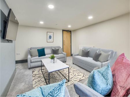 1 bedroom in a house share to rent - Photo 2