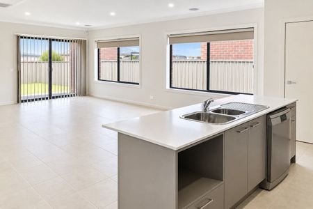 Modern 4 bedroom home in Mooroopna - Photo 2