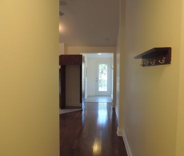 3 1/2 Libre, Haut De Triplex, Moderne - Photo 3