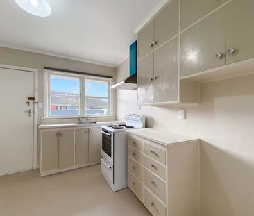 TRENTHAM LIVING - Photo 2