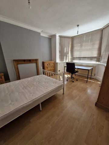 7 bedroom townhouse to rent - Photo 5