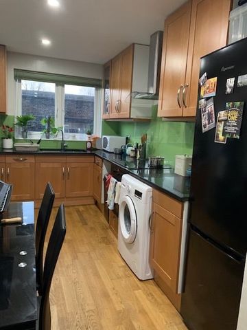 1 Bed Flat, King Arthur Close, SE15 - Photo 3