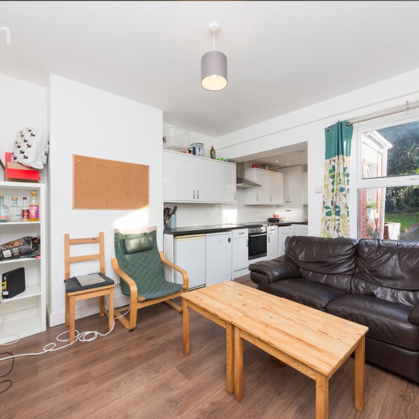 4 bedroom terraced house to rent - Photo 1