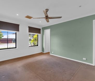 Large Three Bedroom Home in Baldivis - Photo 2