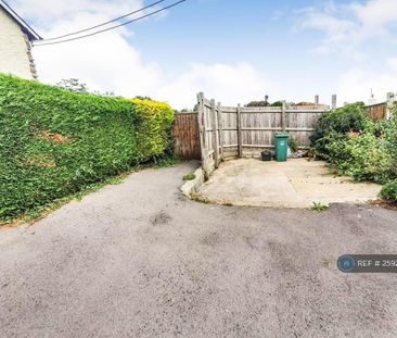 2 bedroom semi-detached house to rent - Photo 2