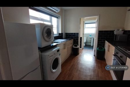 1 bedroom flat to rent - Photo 5