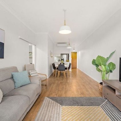 Sun-Filled, Renovated Apartment Just Steps from the Bay - Photo 1