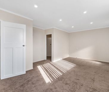 Family Home in Hillsborough! - Photo 2