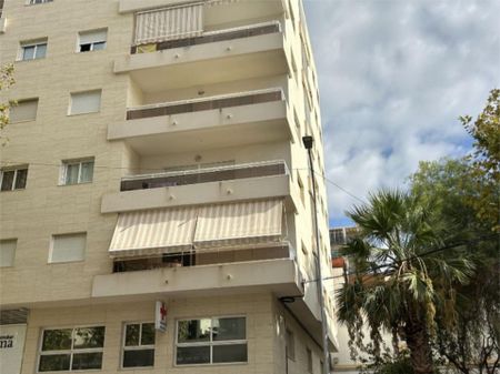 Piso de alquiler en Carrer Oscar Espla, 17, Zona Pueblo - Photo 3