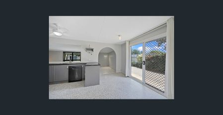 Spacious 3 Bedroom Home with Huge Shed - Photo 4