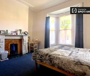 Large room in shared apartment in Stoneybatter, Dublin - Photo 1