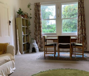 Lovely Character 2 bedroom flat available now - Photo 3