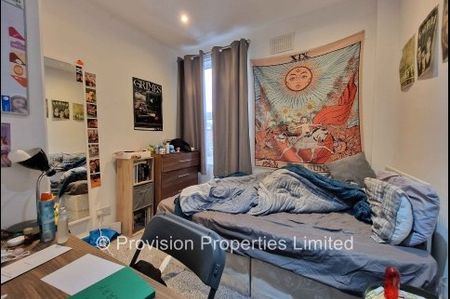 3 Bedroom 2 Bathroom House - Photo 5