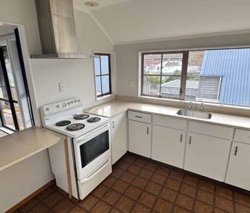 NICE AND FRESH TWO BEDROOM UPSTAIRS TOWNHOUSE: - Photo 4