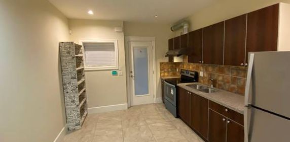 🌟 Spacious & Bright 2-Bedroom Semi-Basement Suite–Steps from SkyTrain - Photo 2