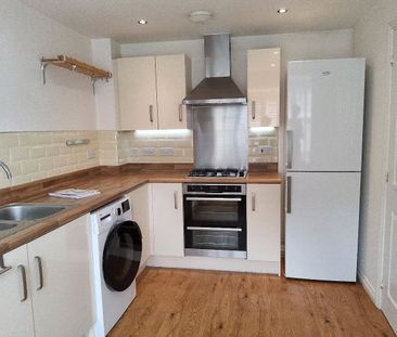 Parsons Way, Tongham, Farnham, GU10 - Photo 3