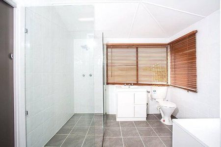 Short Term - Queen Bed - A/C Free WiFi, Incl Power, Fully Furnished - Photo 4