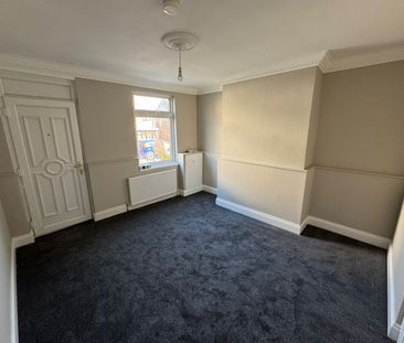 Newly Renovated 2-Bed Terrace in Hoyland – Perfect for Long-Term Let! - Photo 5