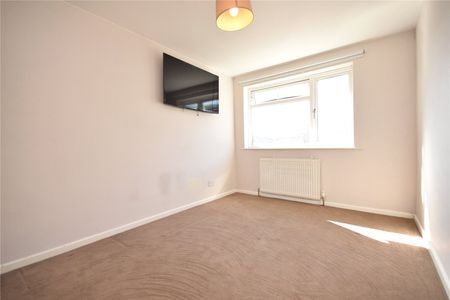 6, Hough End Gardens, Leeds, West Yorkshire, LS13 4HJ - Photo 2