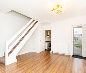 3 bedroom terraced house to rent - Photo 2