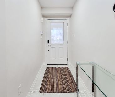 Townhouse For Lease | X8052802 - Photo 2