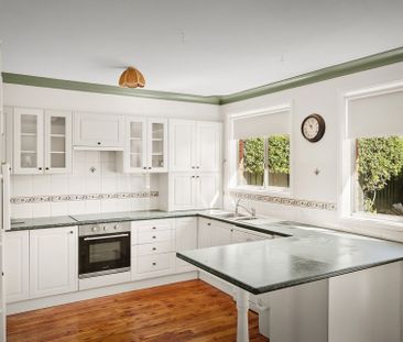 Beautiful 3 Bedroom Home - Photo 4