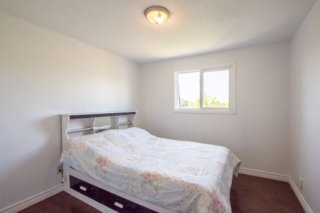 **CHARMING** 3 Bedroom Townhouse in St. Catharines!! - Photo 5