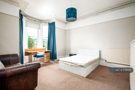 6 bedroom detached house to rent - Photo 3