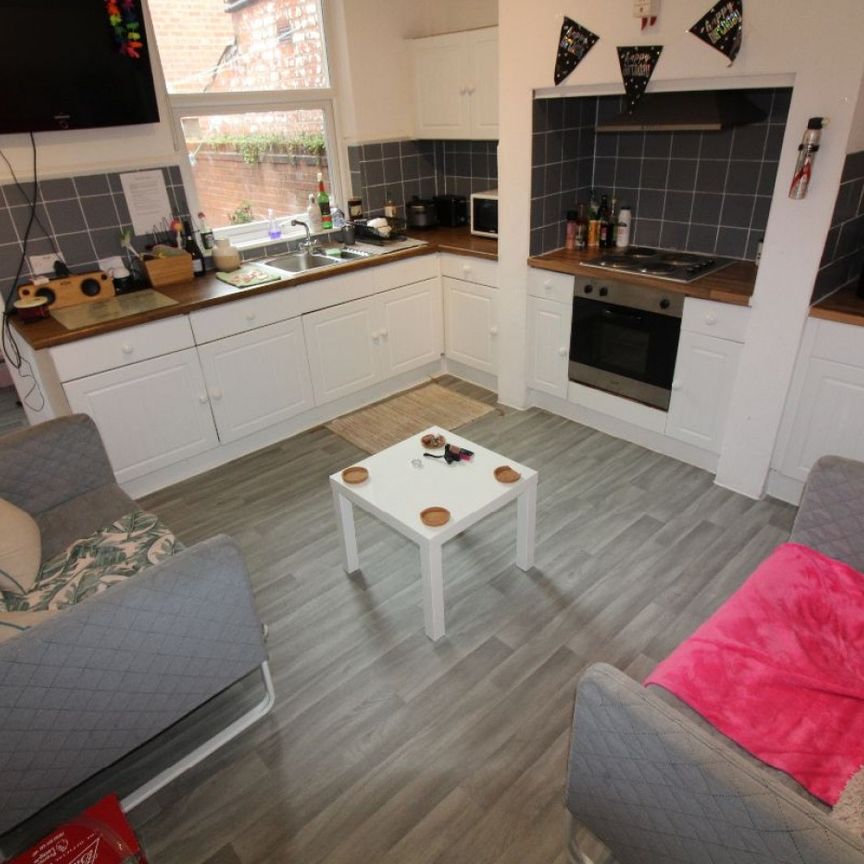 St Marks Road, Preston - Photo 1