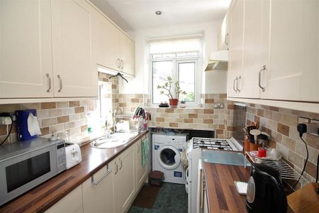 3 bedroom semi-detached house to rent - Photo 5