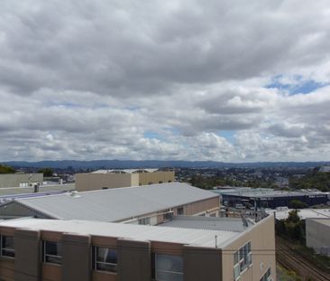 Stylish 1-Bedroom Apartment in Mount Eden, Auckland - Photo 5