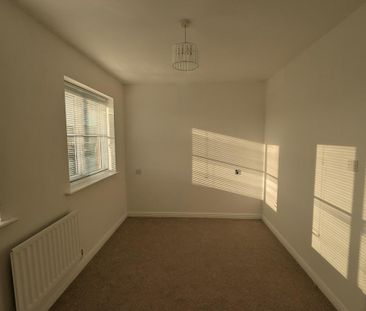 2 bedroom end of terrace house to rent - Photo 3