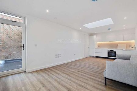 Solent Lodge, Green Lanes, Palmers Green, N13 - Photo 2