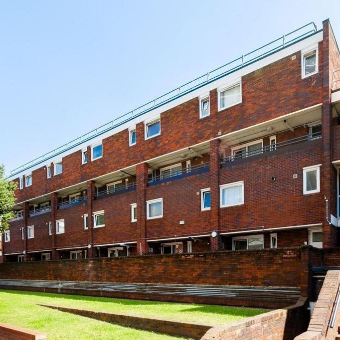 3 bedroom maisonette to rent - Photo 1